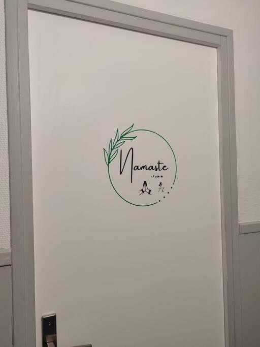 Апартаменти Namaste Studio By T&L Denain Екстер'єр фото